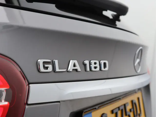Mercedes-Benz GLA 180 AMG 2019 Benzine 18