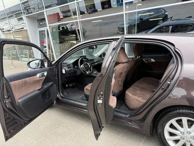 Lexus CT 200h F-Sport Line 2012 Hybride Benzine 7