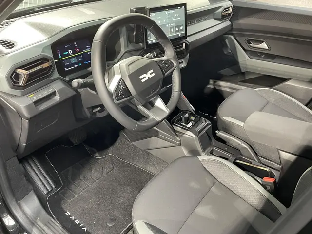 Dacia Duster 1.6 Hybrid 140 Journey 2025 Hybride Benzine 7