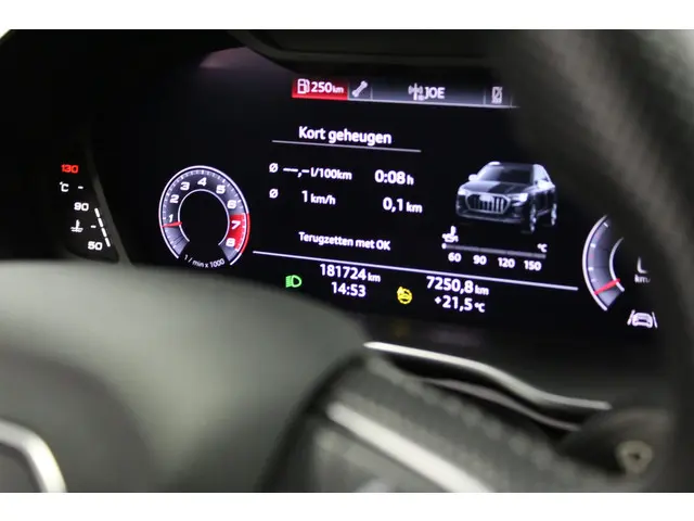 Audi Q3 35 TFSI S edition 2021 Benzine 25