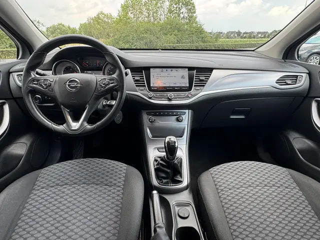 Opel Astra Sports Tourer 1.4 Business+ 2017 Benzine 21