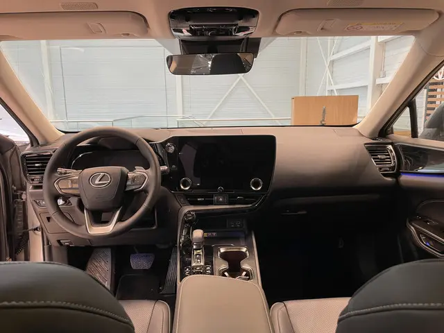 Lexus NX 450h+ AWD Executive Line 2025 Hybride Benzine 6