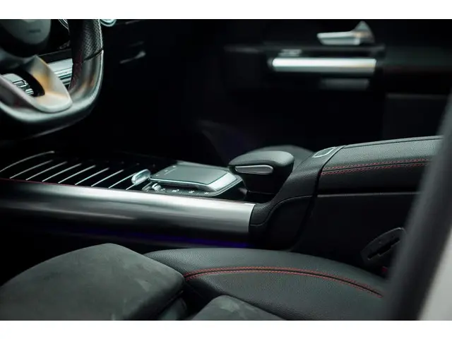 Mercedes-Benz EQA 250+ AMG Line 71 kWh 2024 Elektrisch 31