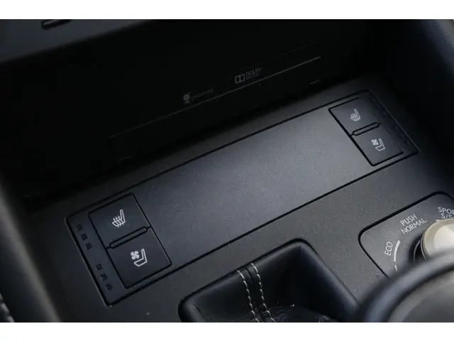 Lexus RC 300h F SPORT Line 2018 Hybride Benzine 29