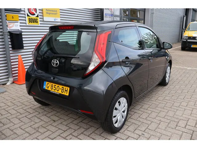Toyota Aygo 1.0 x-fun 2019 Benzine 10