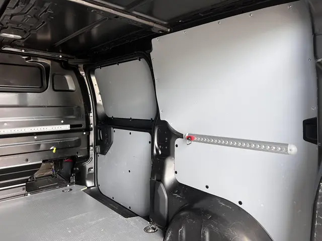 Peugeot Expert 2.0 BlueHDI 145 S&S 2023 Diesel 26