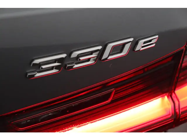 BMW 3 Serie Touring 330e 2025 Hybride Benzine 36