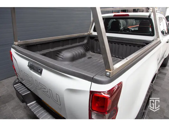 Isuzu D-Max 1.9 Double Cab lang 2024 Diesel 21