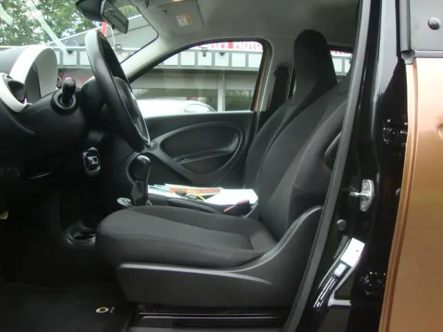 Smart Forfour 1.0 Essential Edition ( 2016 ) 2016 Benzine 8