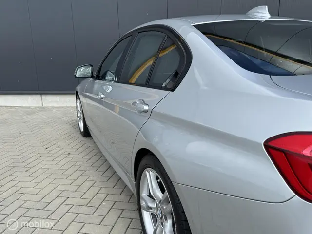 BMW 3 Serie 330i M Sport 2016 Benzine 7