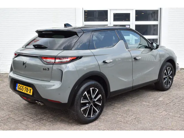 DS DS 3 Hybrid 136 Performance Line 2024 Hybride Benzine 3