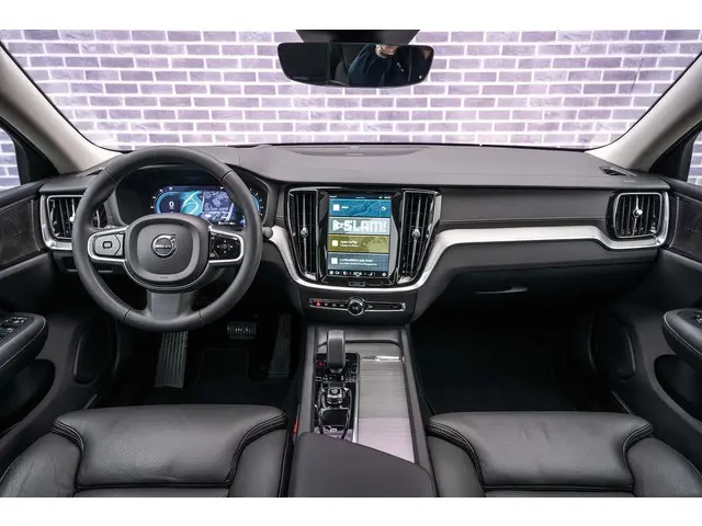 Volvo S60 B4 Ultimate Dark 2023 Benzine 8