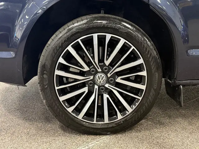 Volkswagen Transporter 2.0 TDI L2H1 DC 2018 Diesel 10