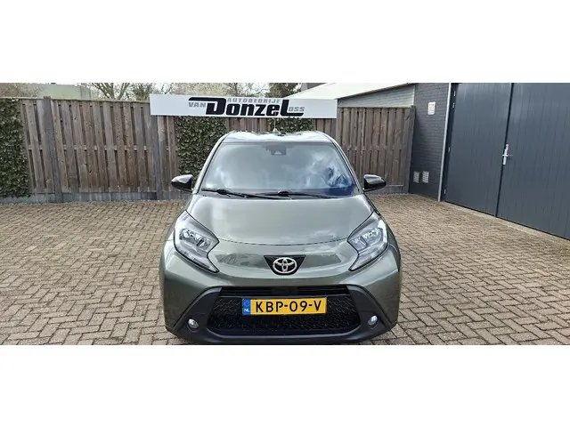 Toyota Aygo X 1.0 VVT-i S-CVT Envy AUTOMAAT 2022 Benzine 4