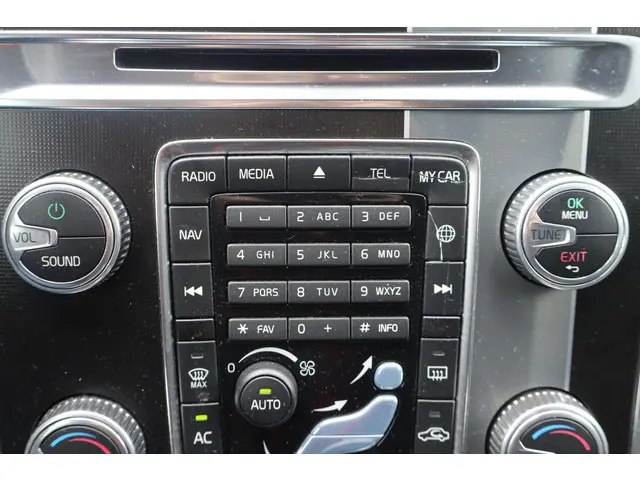 Volvo XC60 2.0 D3 FWD R-Design 2016 Diesel 30