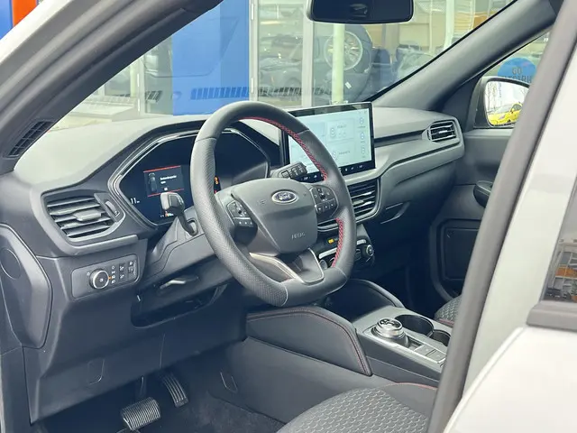 Ford Kuga 2.5 FHEV ST-Line 2025 Hybride Benzine 26