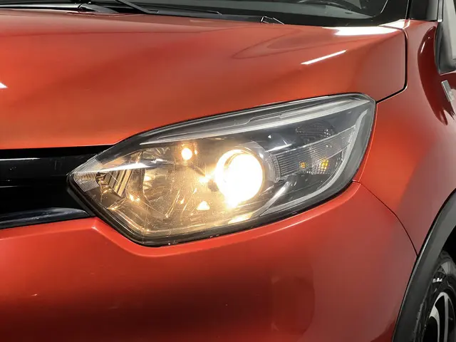 Renault Captur 1.2 TCe Helly Hansen 2015 Benzine 40