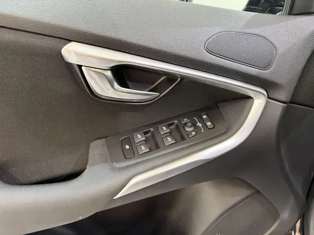 Volvo V40 V-40 1.6 T2 Momentum Navi 2014 Benzine 23