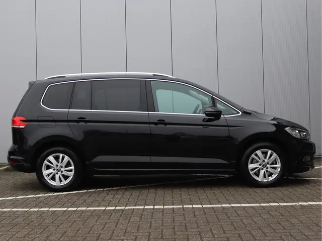 Volkswagen Touran 1.5 TSI Highline 7-zits 2023 Benzine 20