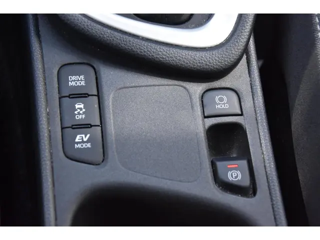 Toyota Yaris 1.5 Hybrid automaat 2022 Hybride Benzine 16
