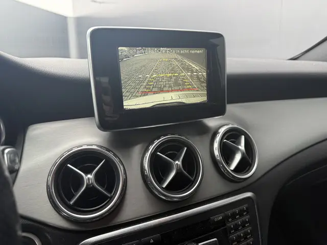 Mercedes-Benz GLA 200 Prestige AMG 2015 Benzine 28