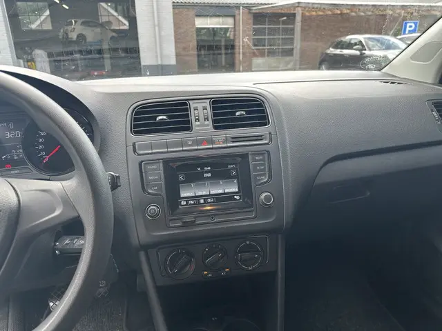 Volkswagen Polo 1.0 2014 Benzine 17