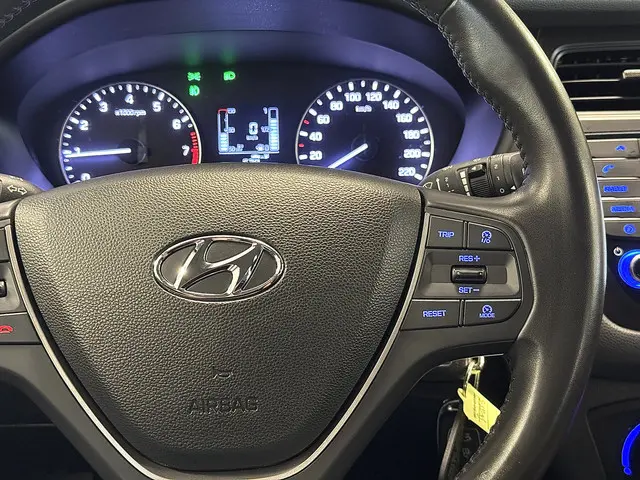 Hyundai i20 1.4 Business Edition 2018 Benzine 24