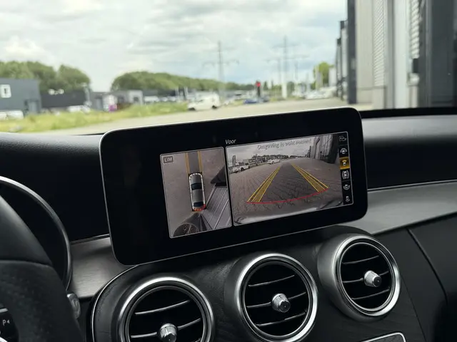 Mercedes-Benz C-Klasse 180 AMG 2018 Benzine 18