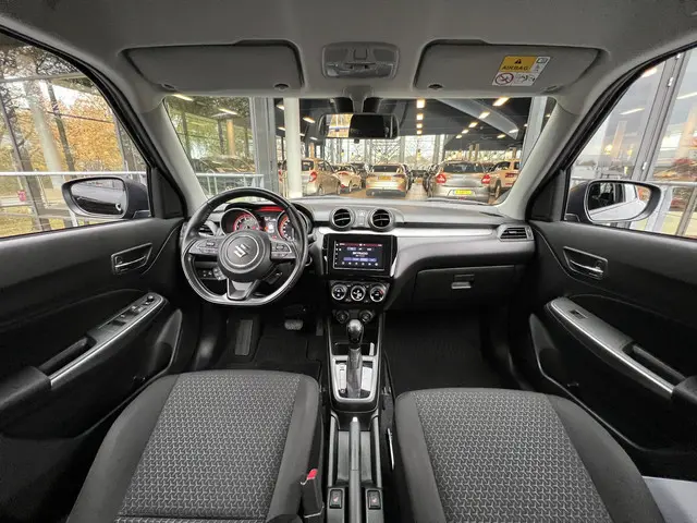 Suzuki Swift 1.2 Style Smart Hybrid 2022 Benzine 3