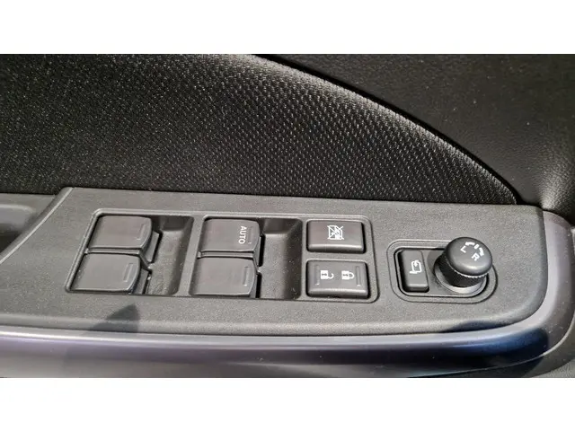 Suzuki Swift 1.2 Style Smart Hybrid 2023 Benzine 17
