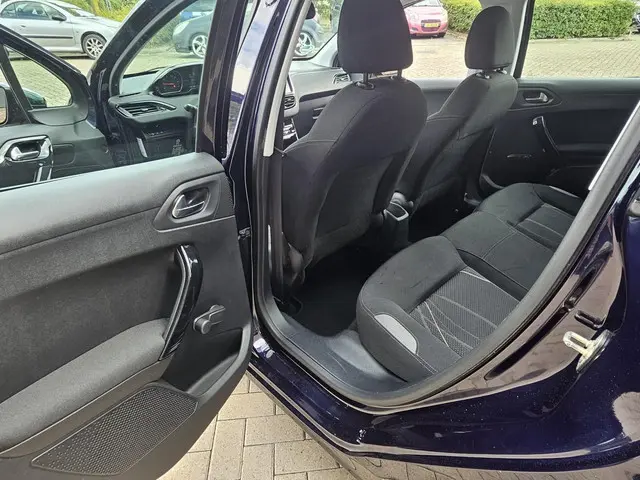 Peugeot 208 1.2 e-VTi Active 2013 Benzine 11
