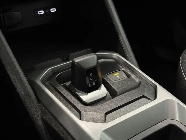 Dacia Duster 1.6 Hybrid 140 Journey 2025 Hybride Benzine 44