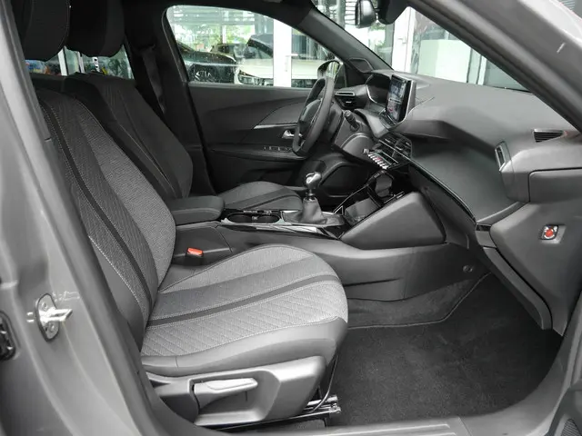 Peugeot 2008 1.2 PureTech 100 Allure 2024 Benzine 13