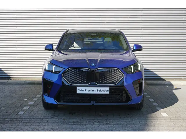 BMW iX2 xDrive30 2025 Elektrisch 3