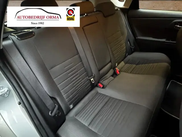 Toyota Auris 1.8 Hybrid Dynamic 2018 Hybride Benzine 9