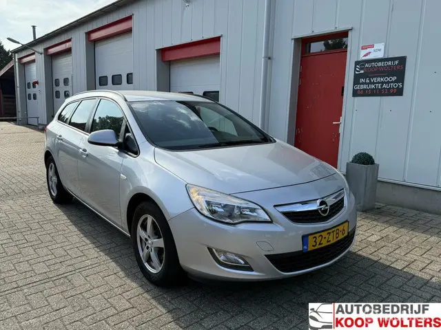 Opel Astra Sports Tourer 1.4 Turbo Business + 2013 Benzine