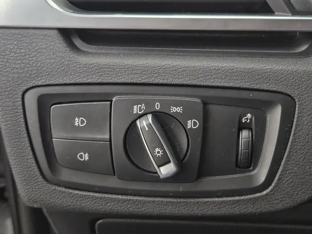 BMW X1 sDrive20i SPORTLINE 2018 Benzine 28