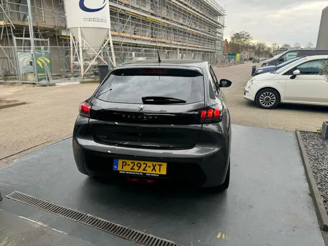 Peugeot 208 1.2 PureTech Active AIRCO 2022 Benzine 6