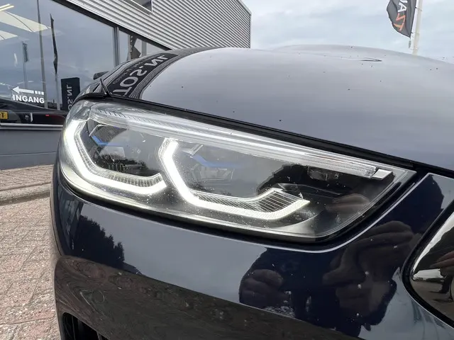 BMW 8 Serie M850i xDrive High Executive 2020 Benzine 32