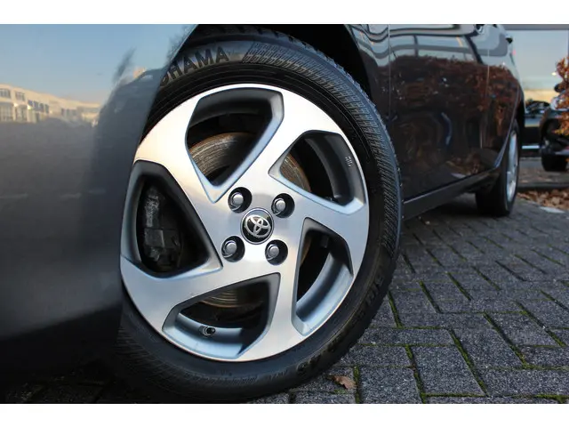 Toyota Yaris 1.5 Hybrid Trend 2015 Hybride Benzine 11