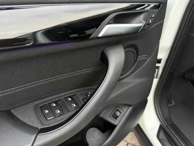 BMW X2 SDrive18i Executive 2022 Benzine 13