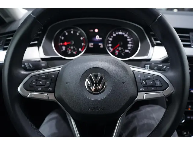 Volkswagen Passat 1.5 TSI Elegance 2020 Benzine 18