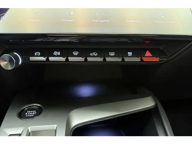 Peugeot 408 1.2 PureTech Allure 130 EAT8 2024 Benzine 24