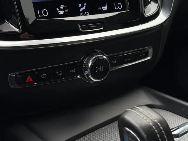 Volvo V60 2.0 B4 Aut. 197pk MHEV R-Design 2020 Benzine 34
