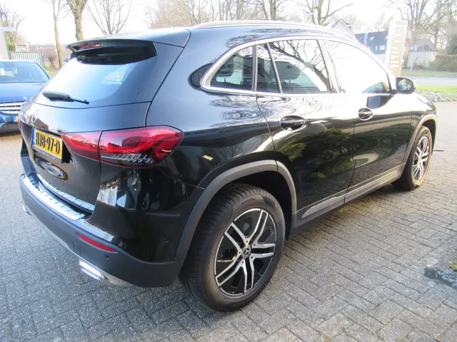Mercedes-Benz GLA 200 Business Solution 2021 Benzine 6