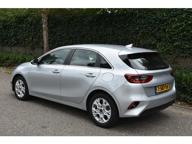 Kia Ceed 1.0 T-GDi DynamicLine 2023 Benzine 4