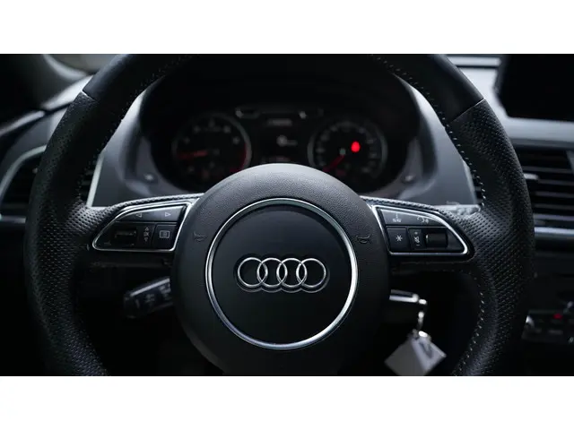 Audi Q3 2.0 TFSI quattro S Edition 2013 Benzine 18