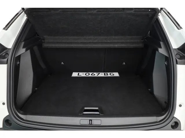 Peugeot 2008 1.2 PureTech GT Pack 2021 Benzine 27