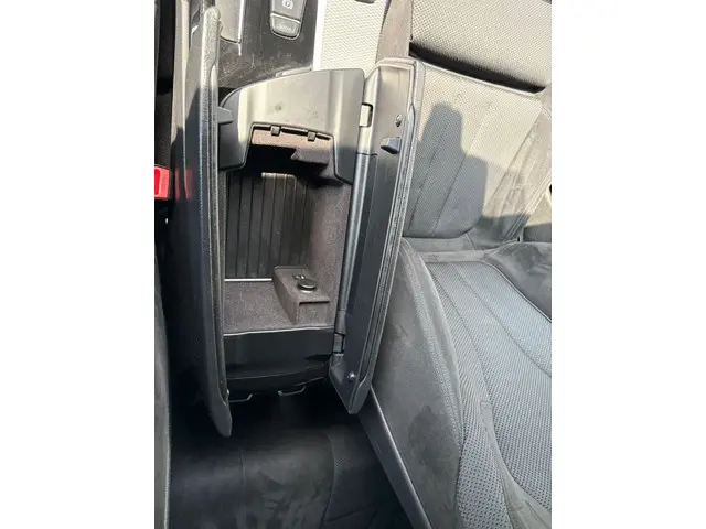BMW 5 Serie Touring 520i High Executive 2018 Benzine 19