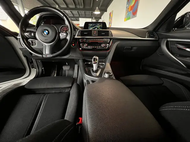 BMW 3 Serie Touring 318i M Sport 2019 Benzine 10